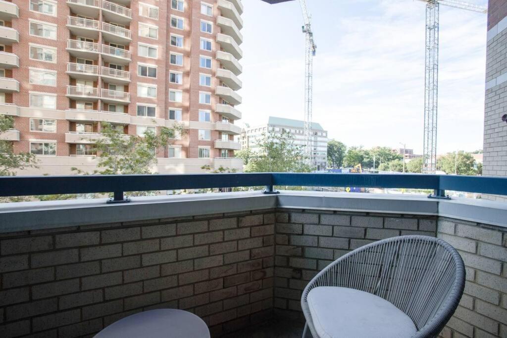 Sensational 1 Bedroom Condo At Ballston Place With Gym Арлингтън Екстериор снимка