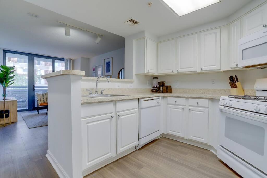 Sensational 1 Bedroom Condo At Ballston Place With Gym Арлингтън Екстериор снимка